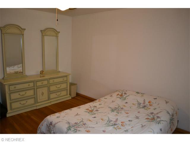 2216 Parkwood Dr NW, Warren, OH 44485 photo 4