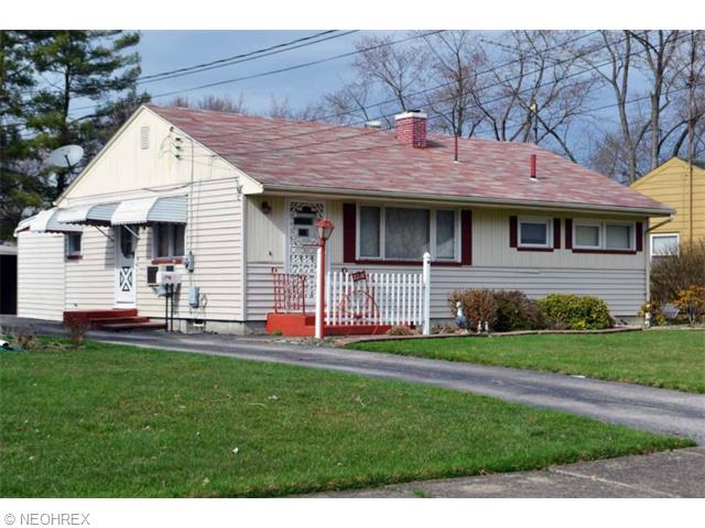 2216 Parkwood Dr NW, Warren, OH 44485 photo 1