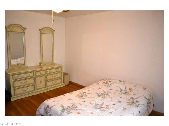 2216 Parkwood Dr NW, Warren, OH 44485 photo 3