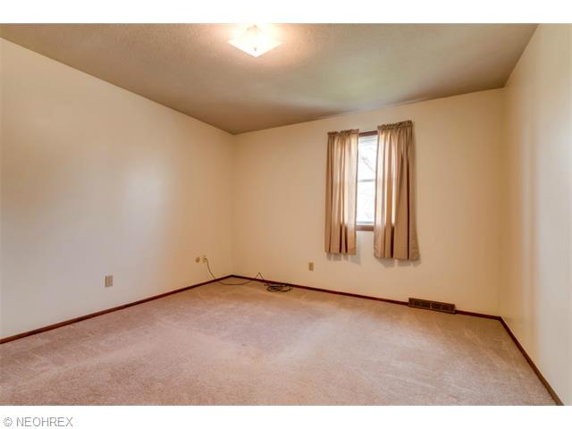 337 E 286 St, Willowick, OH 44095 photo 4