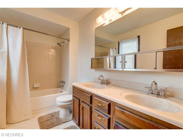 337 E 286 St, Willowick, OH 44095 photo 6