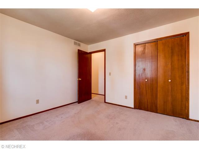 337 E 286 St, Willowick, OH 44095 photo 5