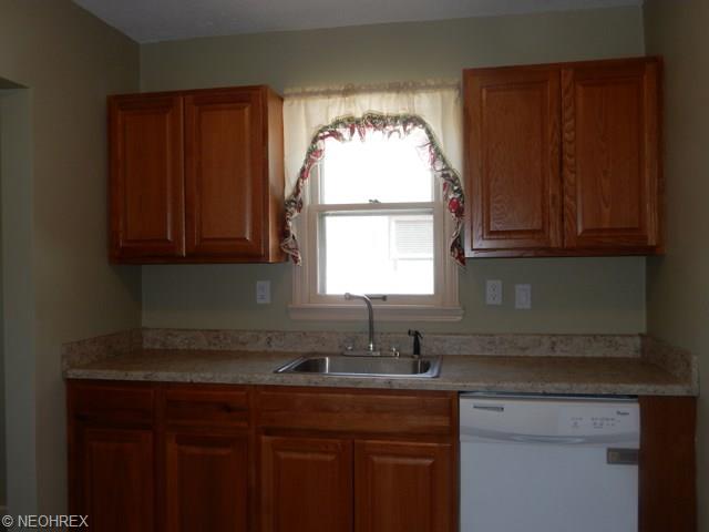 5257 Beech Ave, Maple Heights, OH 44137 photo 3