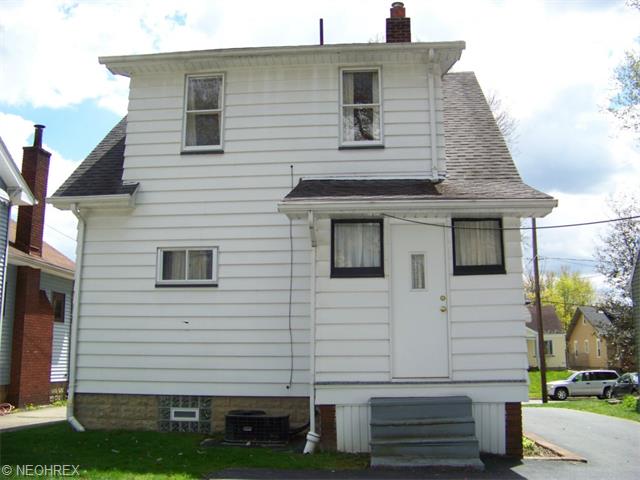 148 Beechwood Dr, Youngstown, OH 44512 photo 2