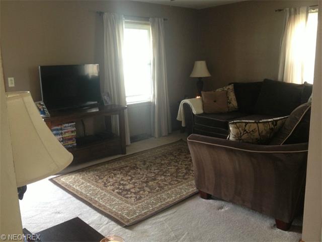 383 E 328th St, Eastlake, OH 44095 photo 4