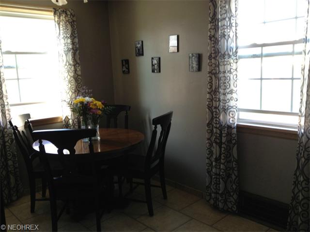 383 E 328th St, Eastlake, OH 44095 photo 3