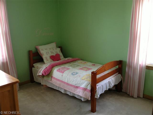 383 E 328th St, Eastlake, OH 44095 photo 7