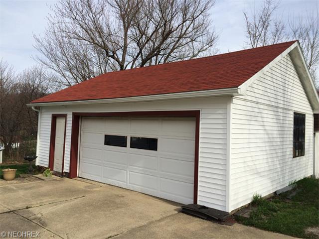 1639 Village St SE, Canton, OH 44707 photo 3