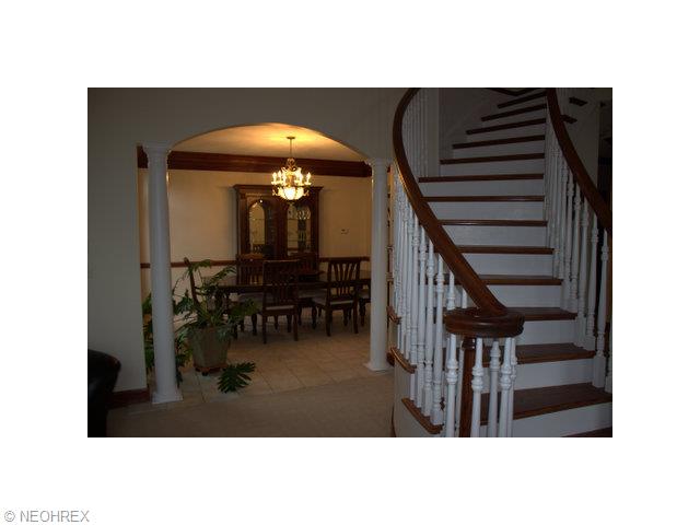 2770 Paddock Dr, Akron, OH 44333 photo 7