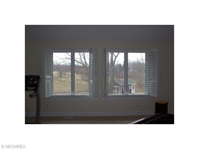 2770 Paddock Dr, Akron, OH 44333 photo 12