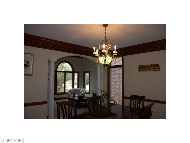2770 Paddock Dr, Akron, OH 44333 photo 8