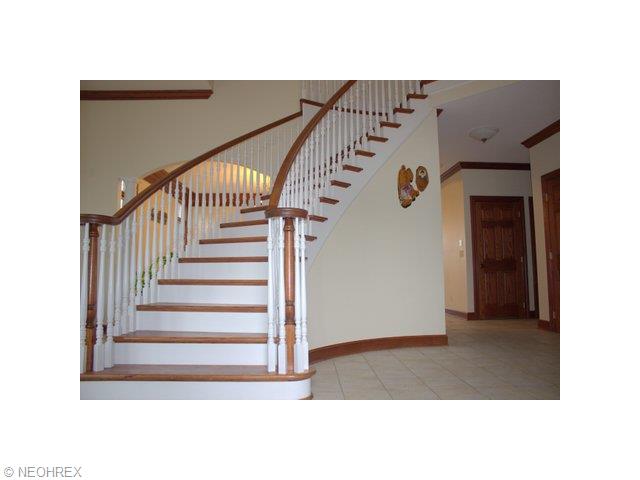 2770 Paddock Dr, Akron, OH 44333 photo 11