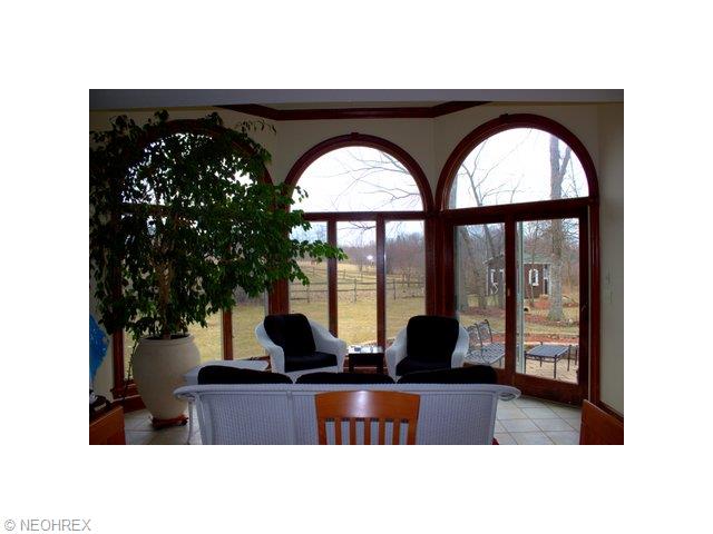 2770 Paddock Dr, Akron, OH 44333 photo 5
