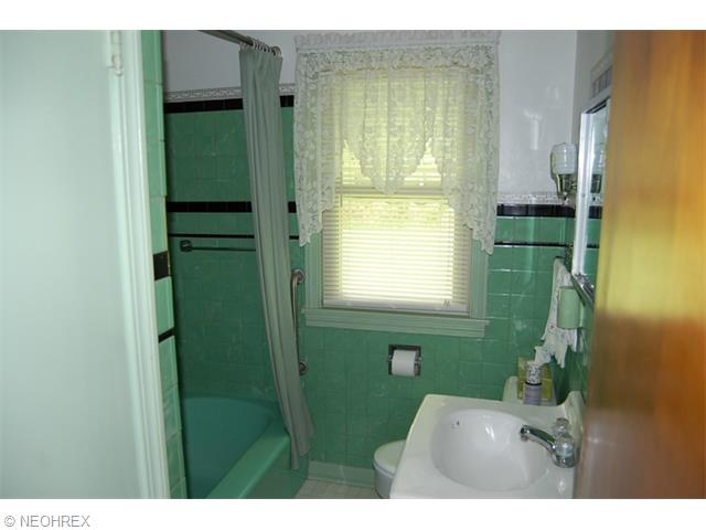 156 Chestnut St, Struthers, OH 44471 photo 8