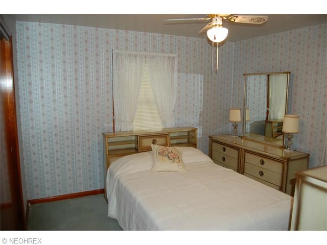 156 Chestnut St, Struthers, OH 44471 photo 5
