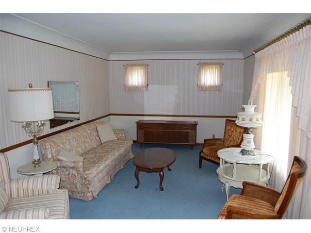 156 Chestnut St, Struthers, OH 44471 photo 2
