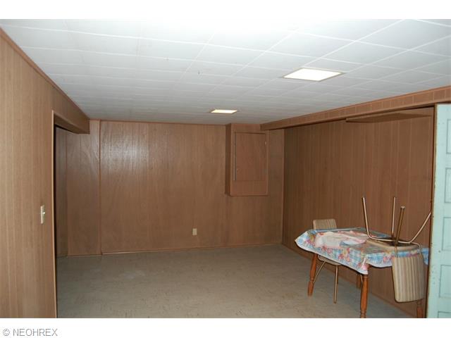 156 Chestnut St, Struthers, OH 44471 photo 10