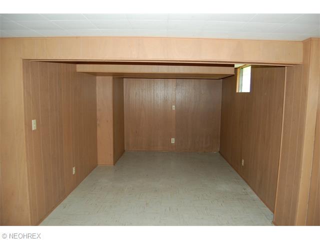 156 Chestnut St, Struthers, OH 44471 photo 9