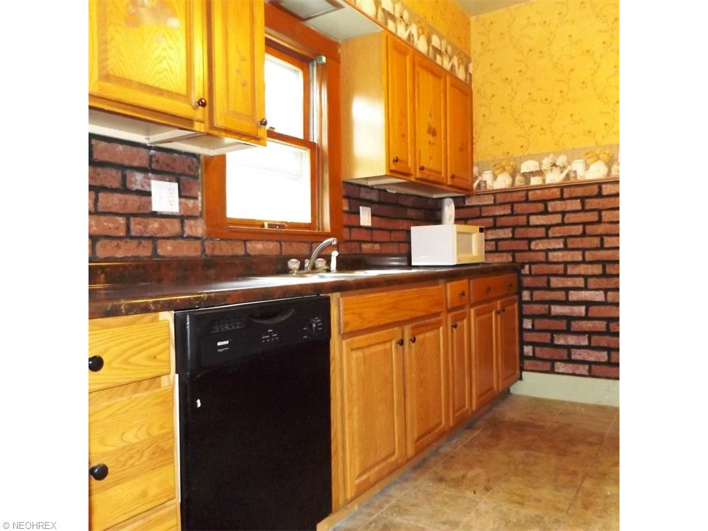 455 5th St, Struthers, OH 44471 photo 5
