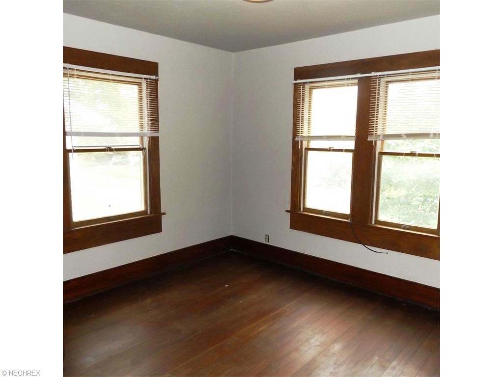 455 5th St, Struthers, OH 44471 photo 9