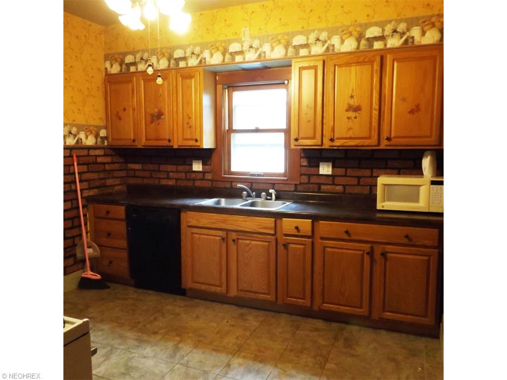 455 5th St, Struthers, OH 44471 photo 6