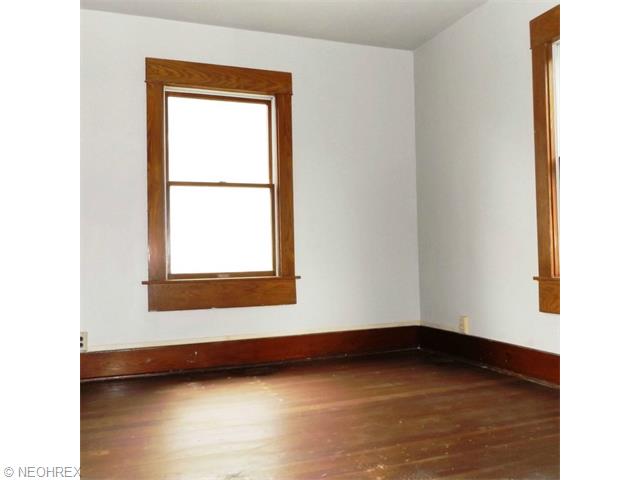 455 5th St, Struthers, OH 44471 photo 8