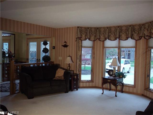 7414 Dover Ln, Parma, OH 44130 photo 3