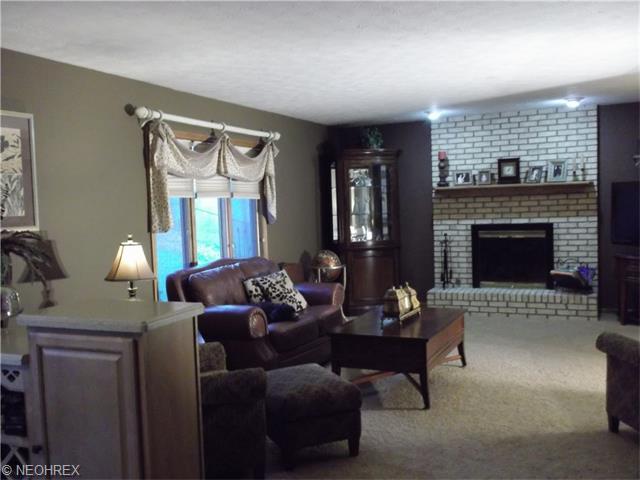 7414 Dover Ln, Parma, OH 44130 photo 8