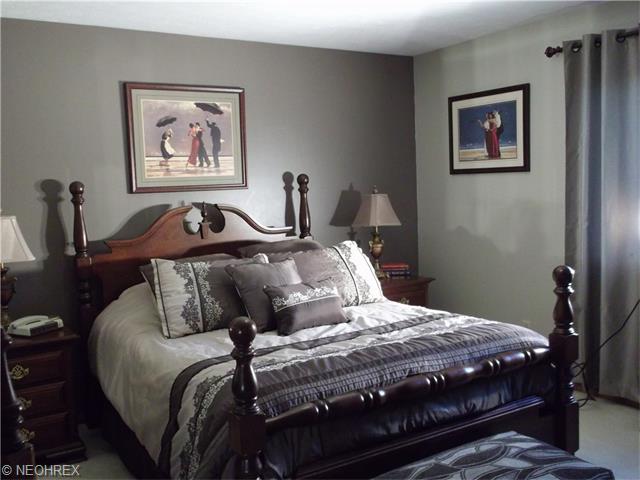 7414 Dover Ln, Parma, OH 44130 photo 16