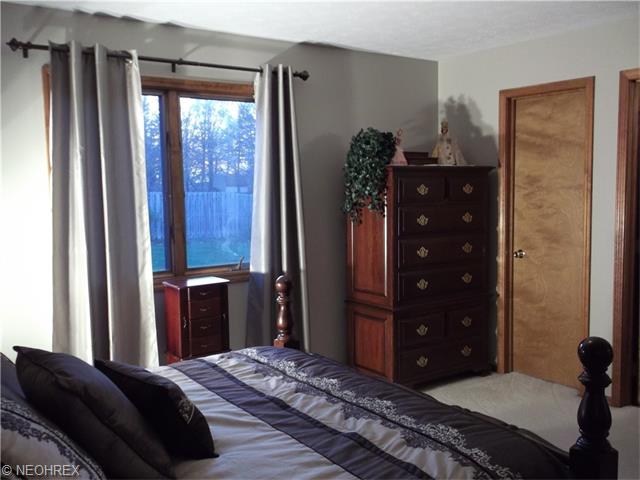7414 Dover Ln, Parma, OH 44130 photo 15