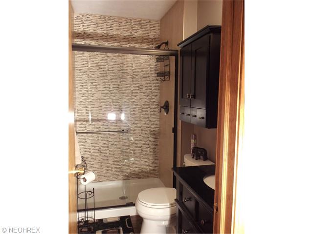 7414 Dover Ln, Parma, OH 44130 photo 10