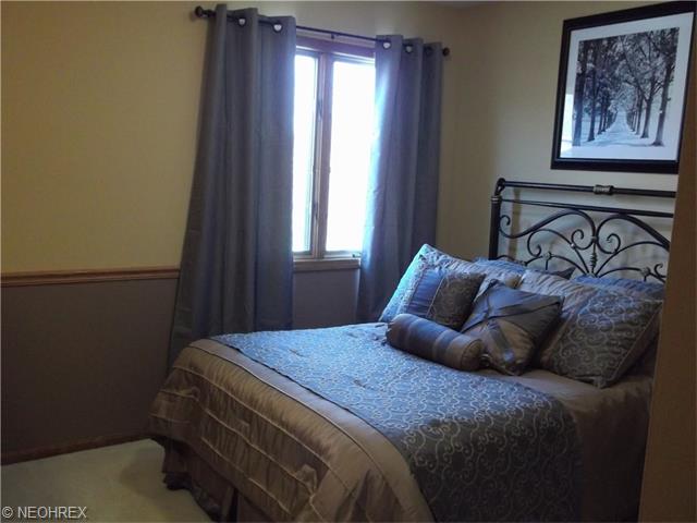 7414 Dover Ln, Parma, OH 44130 photo 20