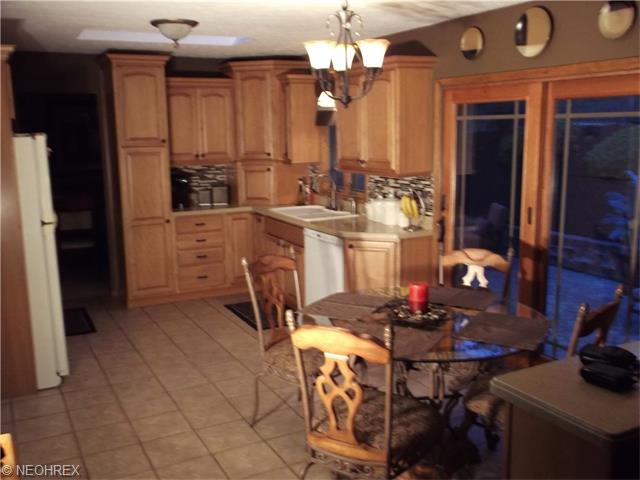 7414 Dover Ln, Parma, OH 44130 photo 6