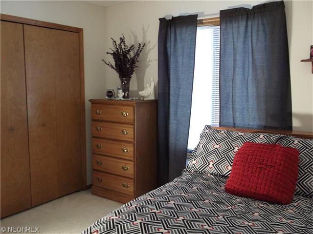 7414 Dover Ln, Parma, OH 44130 photo 18