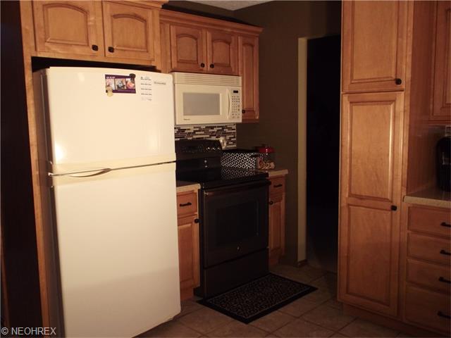 7414 Dover Ln, Parma, OH 44130 photo 7