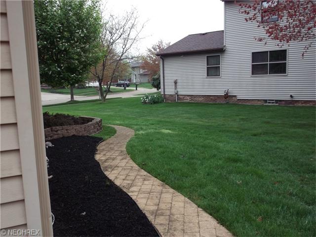 7414 Dover Ln, Parma, OH 44130 photo 13