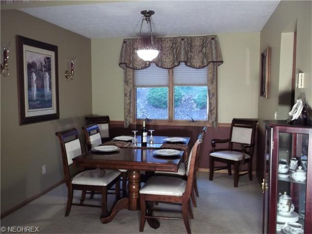 7414 Dover Ln, Parma, OH 44130 photo 5