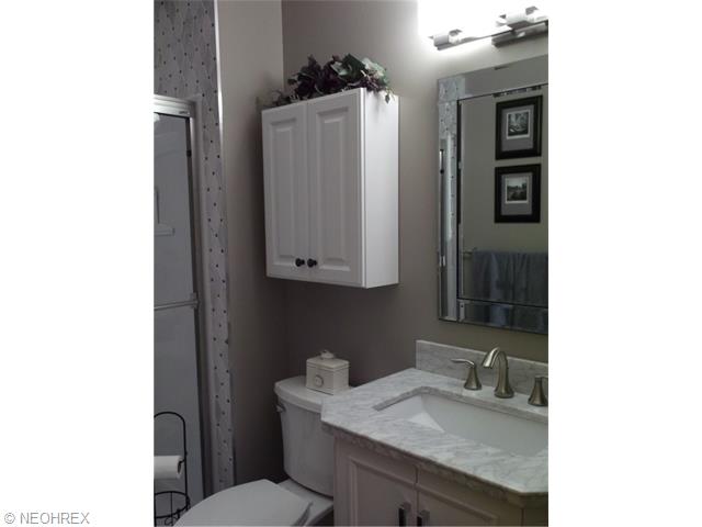 7414 Dover Ln, Parma, OH 44130 photo 17