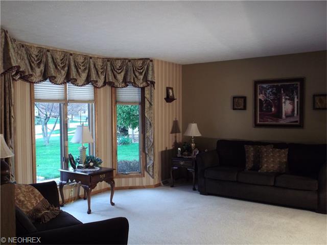 7414 Dover Ln, Parma, OH 44130 photo 4
