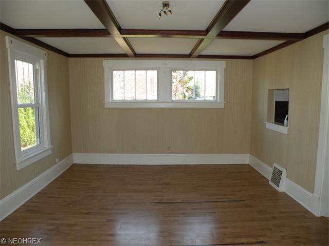 37951 Wright St, Willoughby, OH 44094 photo 5