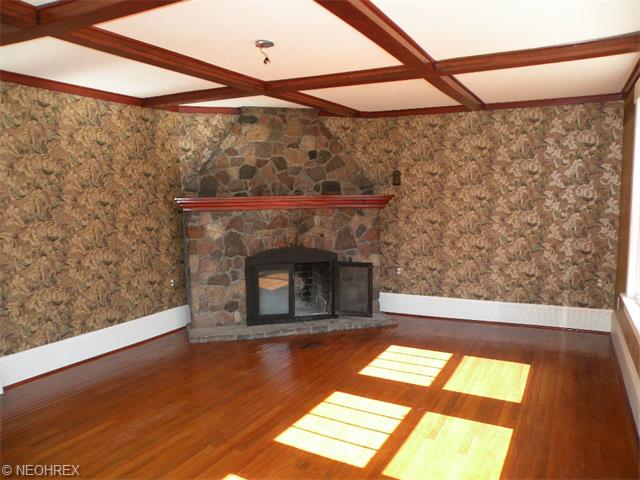 37951 Wright St, Willoughby, OH 44094 photo 3