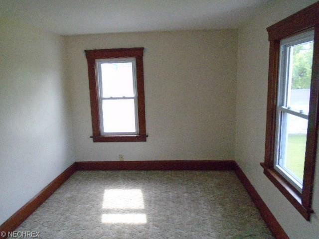 211 Bath St, Elyria, OH 44035 photo 9