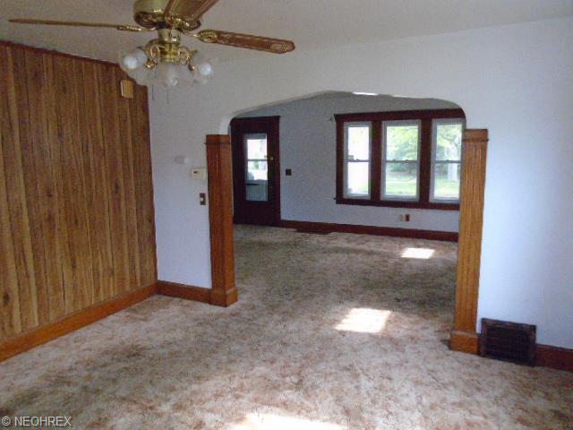 211 Bath St, Elyria, OH 44035 photo 4