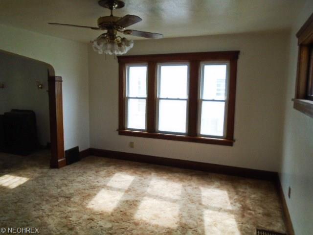 211 Bath St, Elyria, OH 44035 photo 5