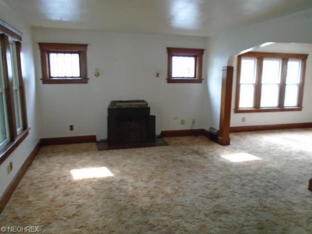 211 Bath St, Elyria, OH 44035 photo 2