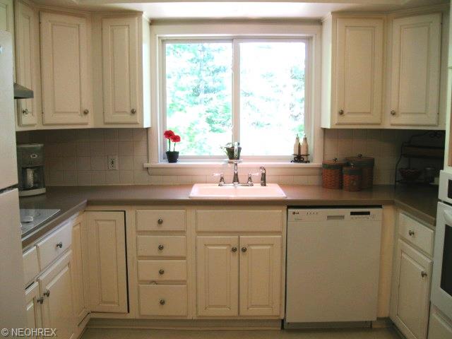 1568 Harmony Rd, Akron, OH 44333 photo 9