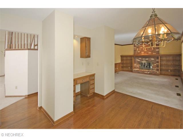642 Calann Dr, Elyria, OH 44035 photo 5