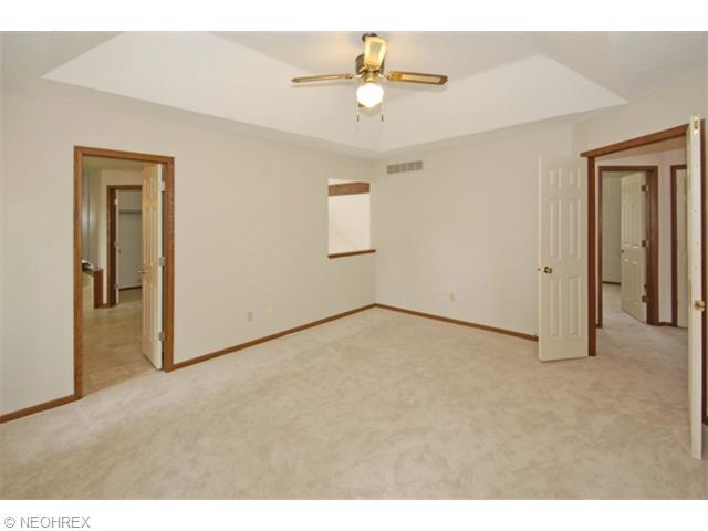 642 Calann Dr, Elyria, OH 44035 photo 15
