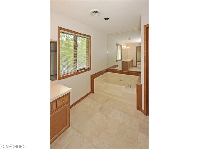 642 Calann Dr, Elyria, OH 44035 photo 16