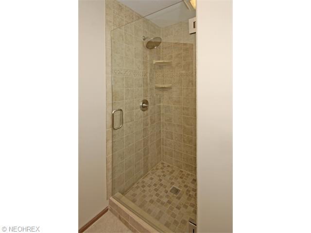 642 Calann Dr, Elyria, OH 44035 photo 17